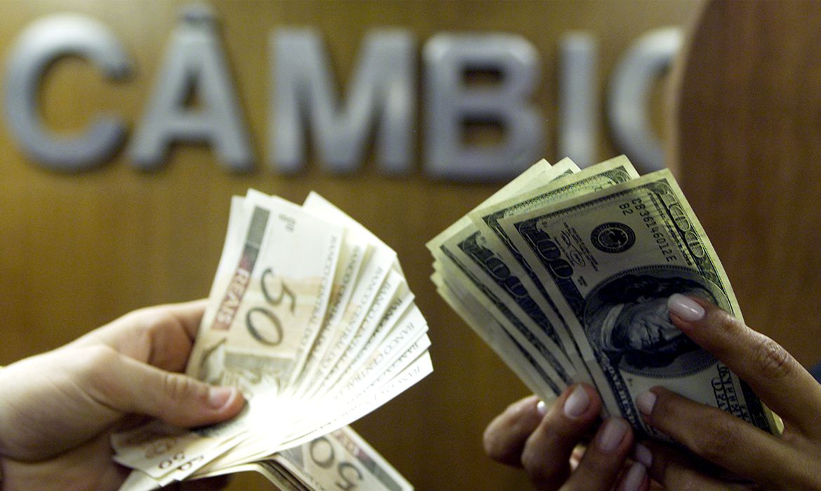 Dólar sobe para R$ 5,42 em dia de nervosismo no mercado financeiro