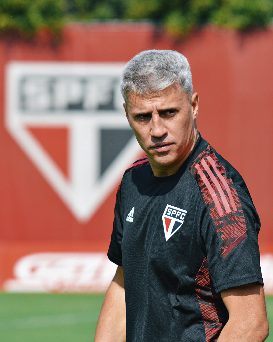 Ex-técnico do São Paulo, Hernán Crespo agradece elogios de Rogério Ceni: ‘Respeito’