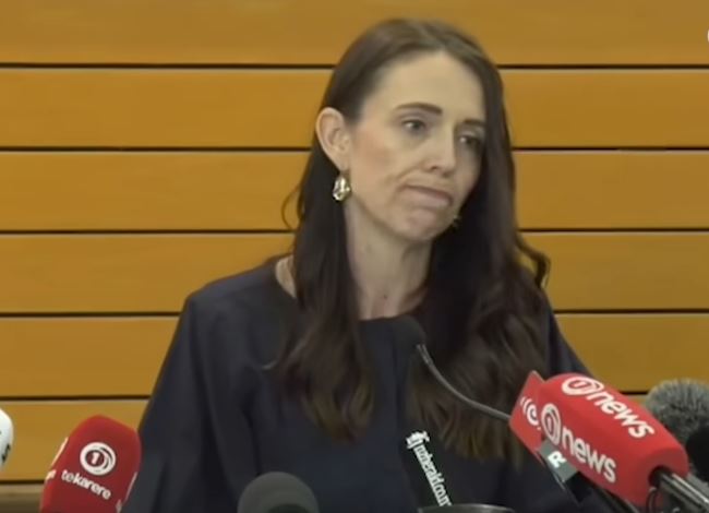 ‘Musa do lockdown’, primeira-ministra de esquerda da Nova Zelândia renuncia