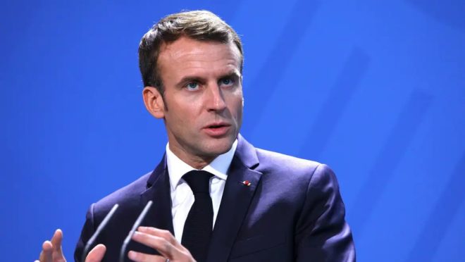 Agricultores bloqueiam estradas de Paris; Macron reúne gabinete de crise