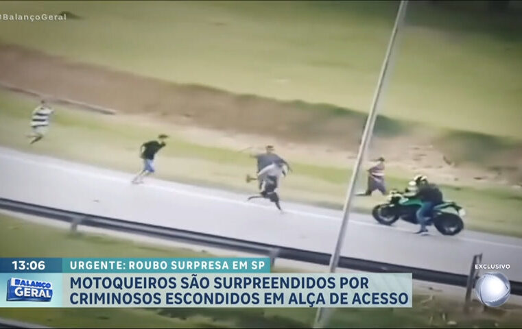 Vídeo flagra criminosos cercando e roubando motoqueiros em SP – RecordTV