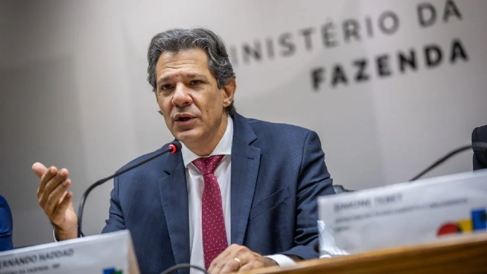 arifaço de Trump acende alerta no Brasil: Haddad prepara socorro com crédito emergencial